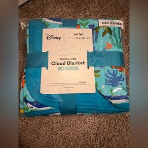 BNIB Little Sleepies Nemo cloud blanket
